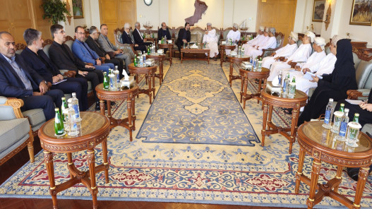 إيران وسلطنة عُمان تعقدان أول اجتماع للجنة مضيق هرمز في مسقط