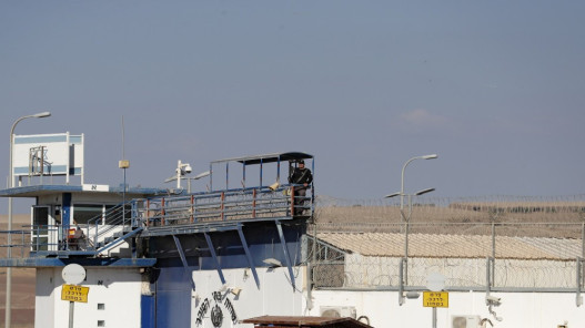 نادي الأسير الفلسطيني يدعو الصليب الأحمر لاستئناف زيارة الأسرى في سجون الاحتلال