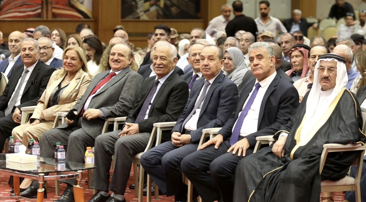 صورة حول : العيسوي يرعى احتفالية وطنية بعيد الاستقلال العيسوي يرعى احتفالية وطنية بعيد الاستقلال