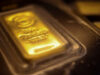 الذهب يهبط عالميا وسط مخاوف تضخم مرتبطة بالشرق الأوسط