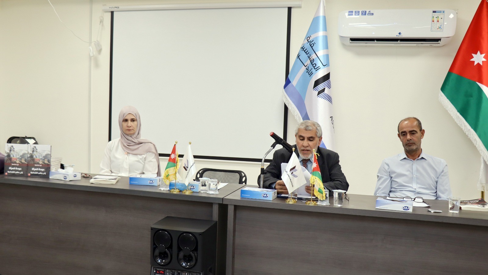 صورة حول : إشهار كتاب "عودة المرأة إلى حضن القداسة" للكاتبة دلالعة إشهار كتاب "عودة المرأة إلى حضن القداسة" للكاتبة دلالعة