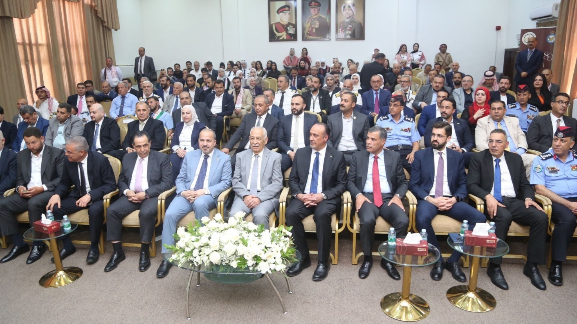 العيسوي يرعى احتفالية كلية الملكة نور الجامعية للطيران وأكاديمية الطيران الملكية الأردنية بذكرى الاستقلال