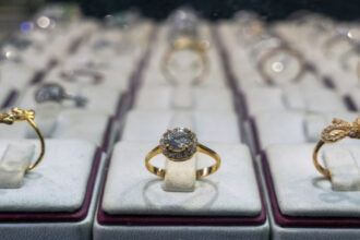 انخفاض جديد لأسعار الذهب محليا في التسعيرة الرابعة