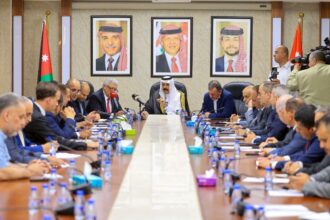 "النقل النيابية" تبحث تحديات قطاع تأجير السيارات السياحية