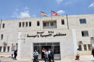 "الصحة" تزود مستشفى الأميرة راية الحكومي بجهازي غسيل كلى