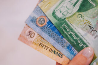 حوالات العاملين للمملكة ترتفع 13.3% خلال الثلث الأول