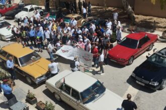مسيرة سيارات كلاسيكية احتفاءً بالمناسبات الوطنية بمادبا