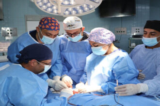 فريق طبي أردني ينجح باستئصال ورم نادر من ساعد طفل باستخدام تقنية التجميد