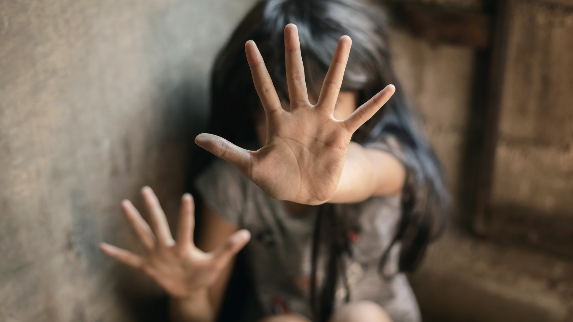 الاعتداء على طالبة مدرسة بأداة حادة في مرج الحمام من قبل عدد من الطالبات