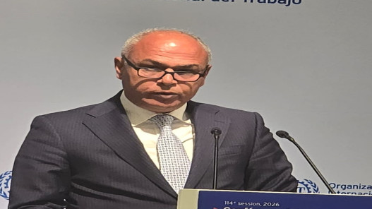 العمل: توظيف مسؤول للذكاء الاصطناعي يعزز فرص التنمية ويحمي العمال