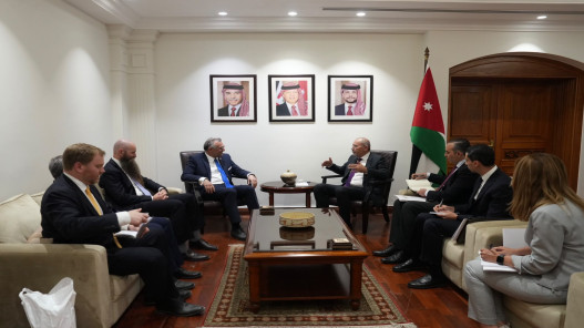 صورة حول : الصفدي وكبير مستشاري ترامب للشؤون العربية والشرق أوسطية يبحثان تطورات الأوضاع في المنطقة الصفدي وكبير مستشاري ترامب للشؤون العربية والشرق أوسطية يبحثان تطورات الأوضاع في المنطقة