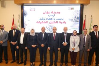وفد من بلدية الخليل يبحث مع أمانة عمان تعزيز التعاون