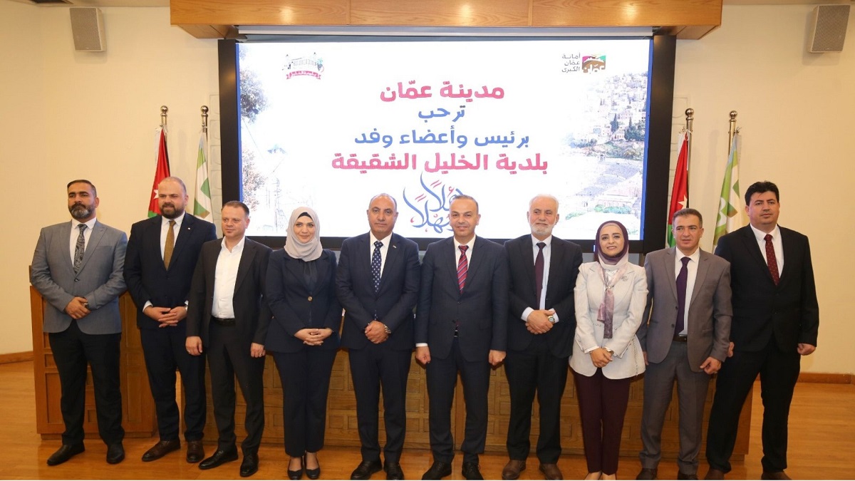وفد من بلدية الخليل يبحث مع أمانة عمان تعزيز التعاون