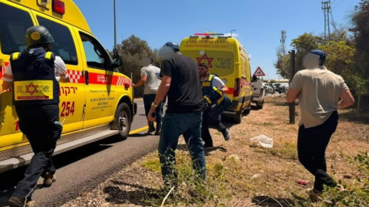 صورة حول : مقتل شخص وإصابة 6 في إطلاق نار وسط إسرائيل والشرطة تعتقل مشتبهًا به مقتل شخص وإصابة 6 في إطلاق نار وسط إسرائيل والشرطة تعتقل مشتبهًا به
