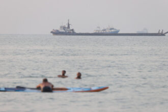 هيئة بريطانية: ناقلة تبلغ عن واقعة جنوب شرقي الشحر في اليمن