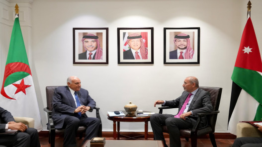 صورة حول : وزير الخارجية ونظيره الجزائري يبحثان الأوضاع الإقليمية وجهود وقف التصعيد وزير الخارجية ونظيره الجزائري يبحثان الأوضاع الإقليمية وجهود وقف التصعيد