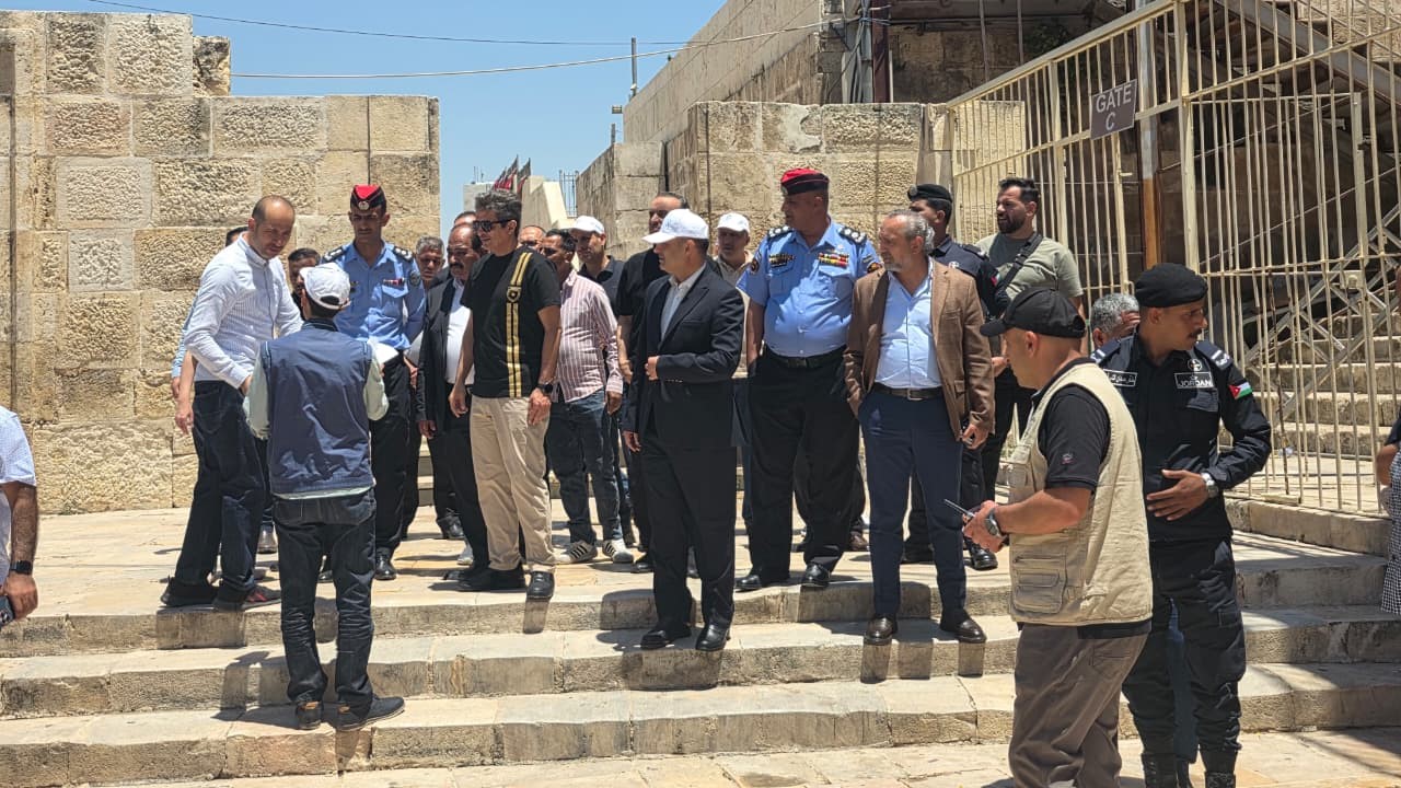 صورة حول : وزير الشباب يتفقد جاهزية بث مباريات النشامى وزير الشباب يتفقد جاهزية بث مباريات النشامى