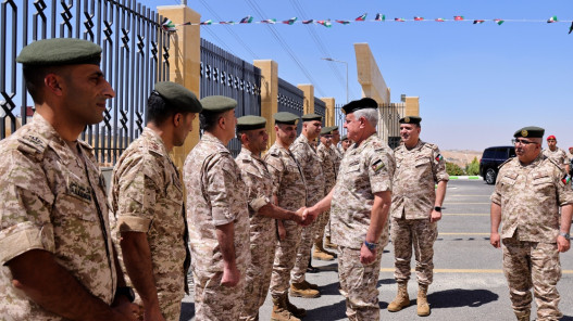 صورة حول : الحنيطي يدشن المرحلة الأولى من برنامج الشراء الإلكتروني العسكري الحنيطي يدشن المرحلة الأولى من برنامج الشراء الإلكتروني العسكري