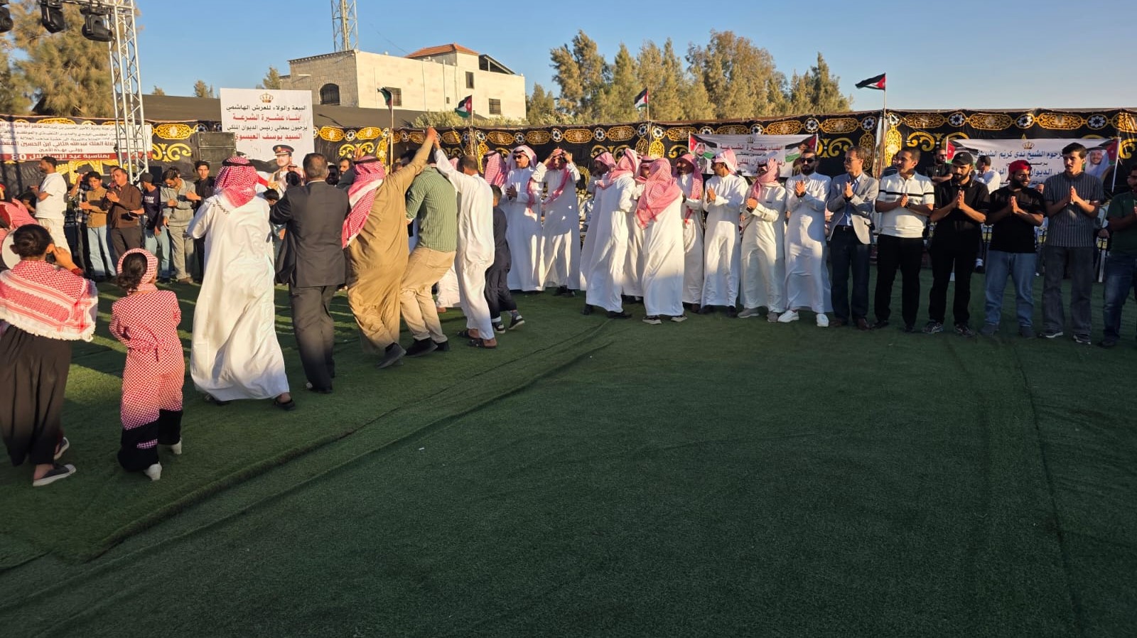 رئيس الديوان الملكي يرعى احتفال عشيرة الشرعة بالأعياد الوطنية