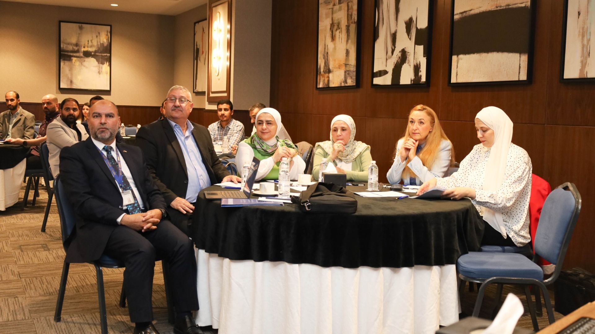 صورة حول : وزارة الطاقة تبحث توظيف المركبات الكهربائية كمخازن للطاقة في الأردن وزارة الطاقة تبحث توظيف المركبات الكهربائية كمخازن للطاقة في الأردن