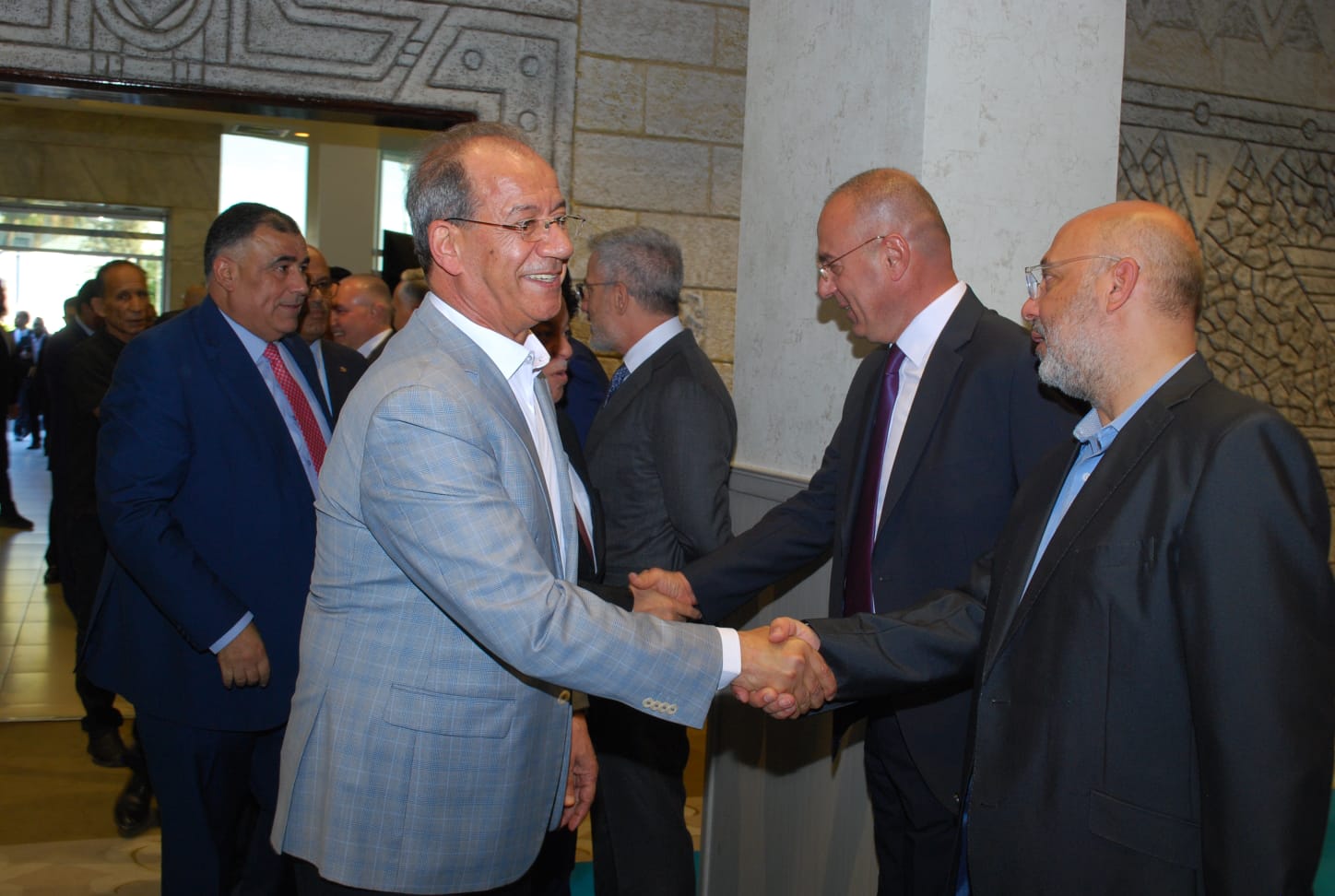 بالصور.. ال البكار وال هاها نسايب الخصاونة طلب والعيسوي لبى