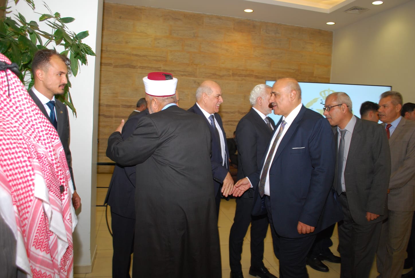 بالصور.. ال البكار وال هاها نسايب الخصاونة طلب والعيسوي لبى