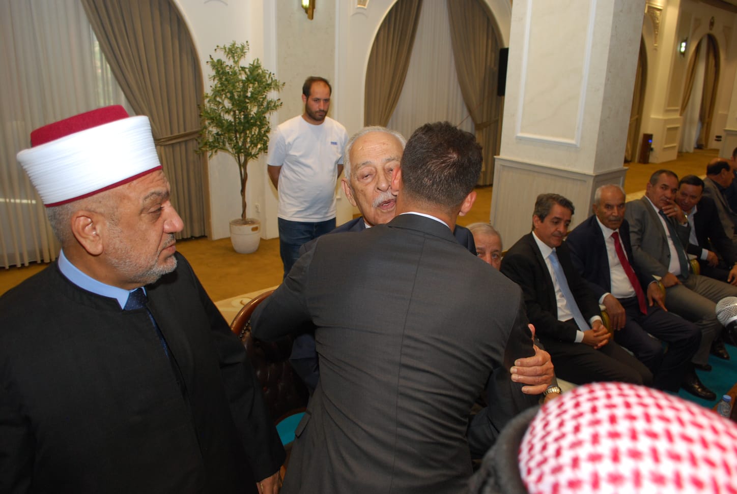 بالصور.. ال البكار وال هاها نسايب الخصاونة طلب والعيسوي لبى