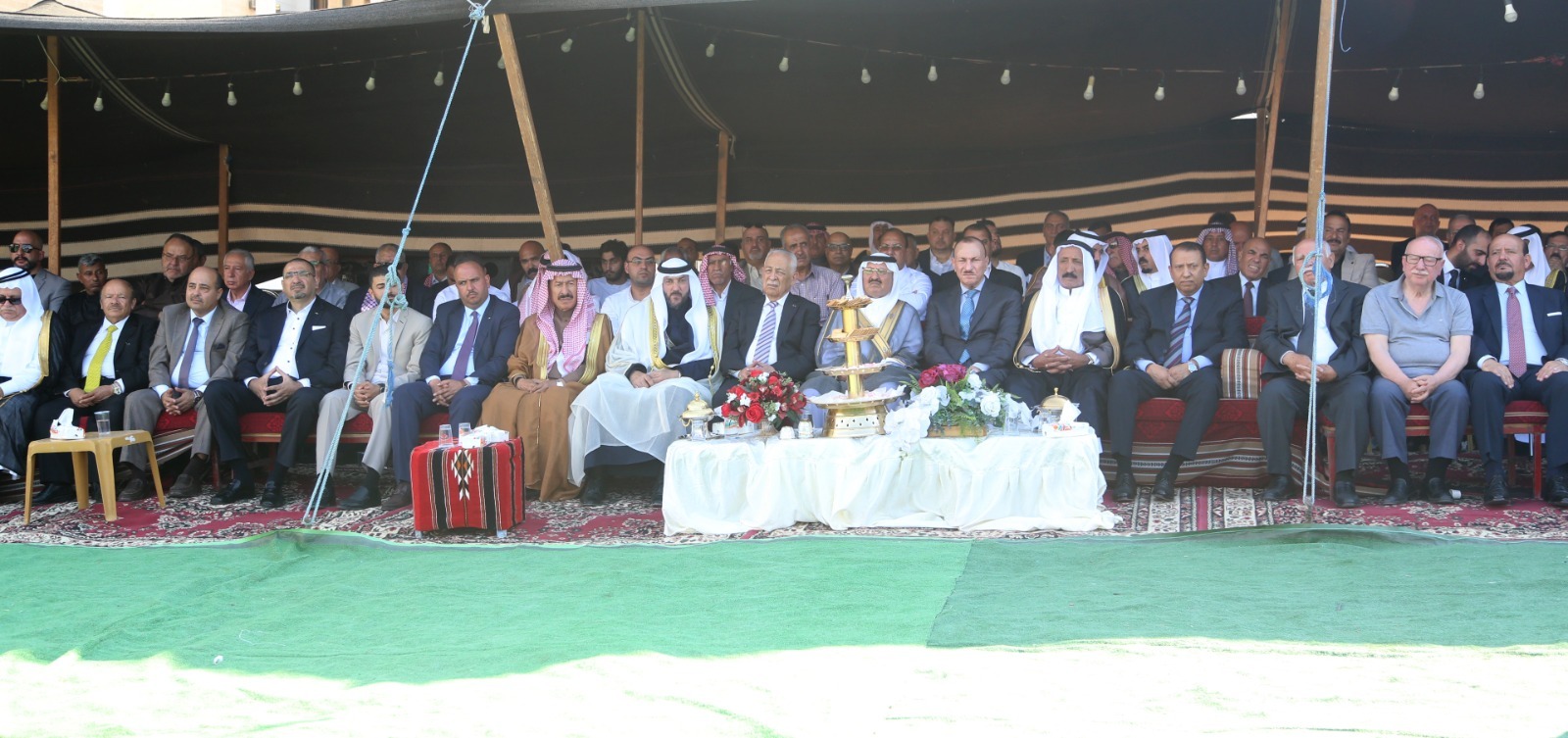 رئيس الديوان الملكي يرعى حفل عشيرة الحويان بالذكرى الثمانين للاستقلال (صور)