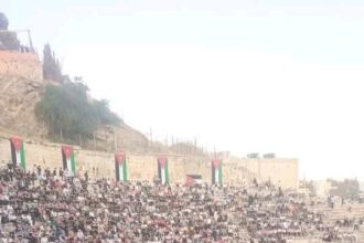 من عمان الى امريكا.. حضور جماهيري كبير في الساحة الهاشمية لمؤازرة النشامى أمام النمسا (صورة)