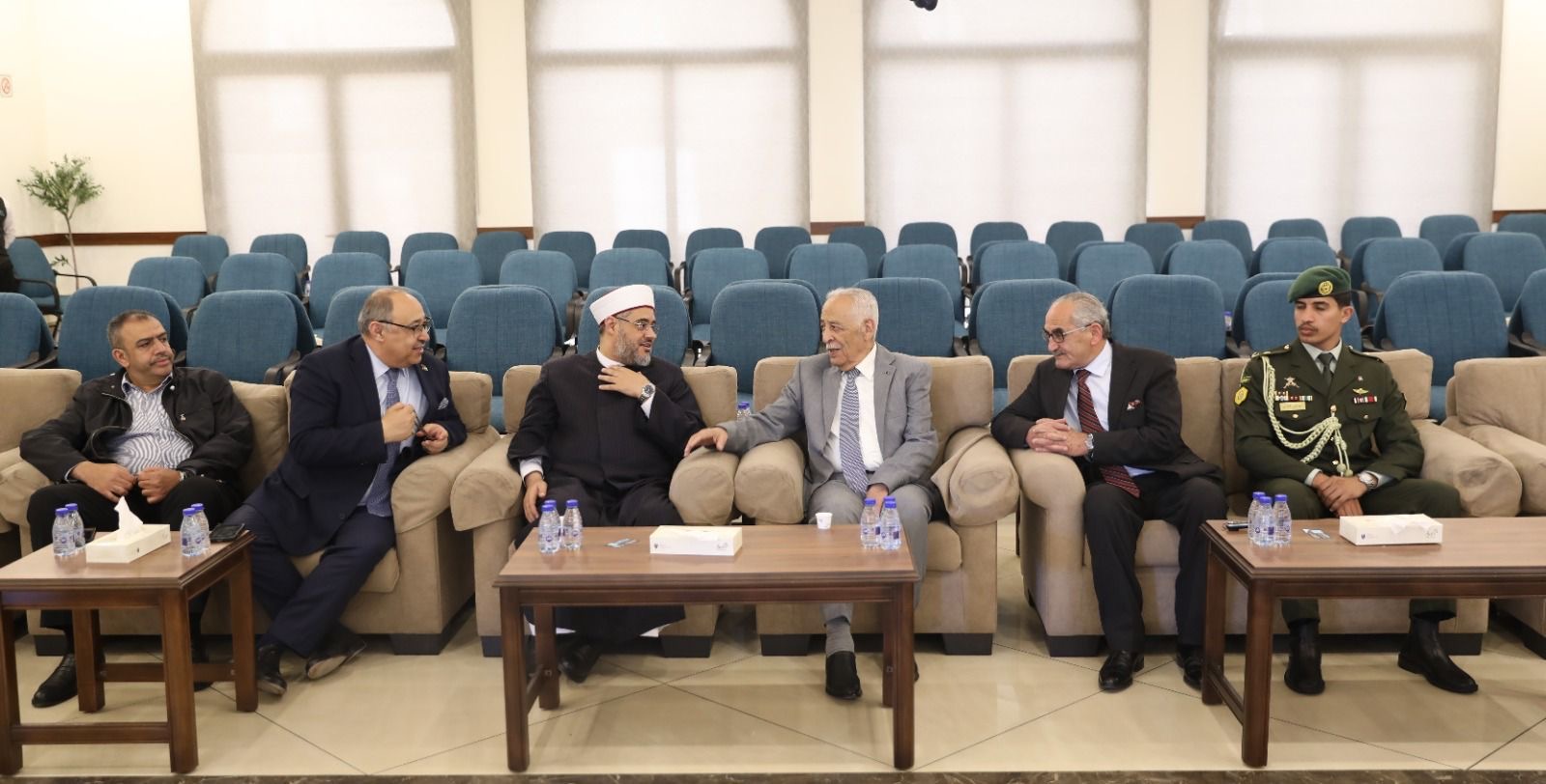 مندوبا عن الملك وولي العهد... العيسوي يعزي العضايلة وصوبر والحيفاوي والنوباني