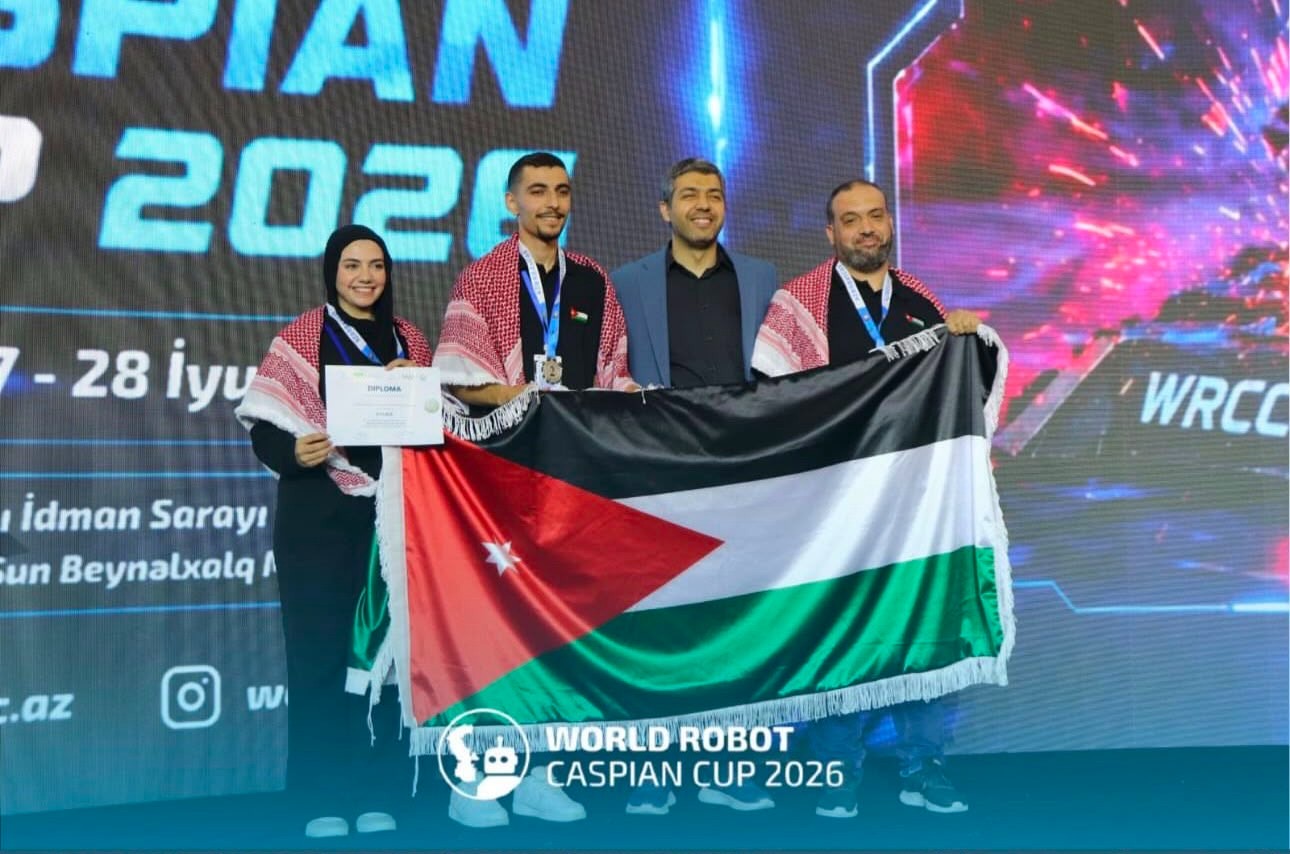 صورة حول : جامعة البترا تحصد المركزين الأول والثاني عالميًا في بطولة العالم للروبوتات جامعة البترا تحصد المركزين الأول والثاني عالميًا في بطولة العالم للروبوتات