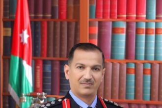 الدكتور عمر سعافنة يهنئ العميد مازن بادي عبيدات بمناسبة ترفيعه في الأمن العام