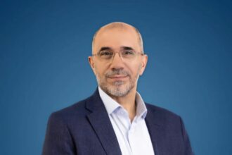 تجارة عمان: شمول النقل السياحي المتخصص بالدعم الحكومي يعزز استدامة القطاع