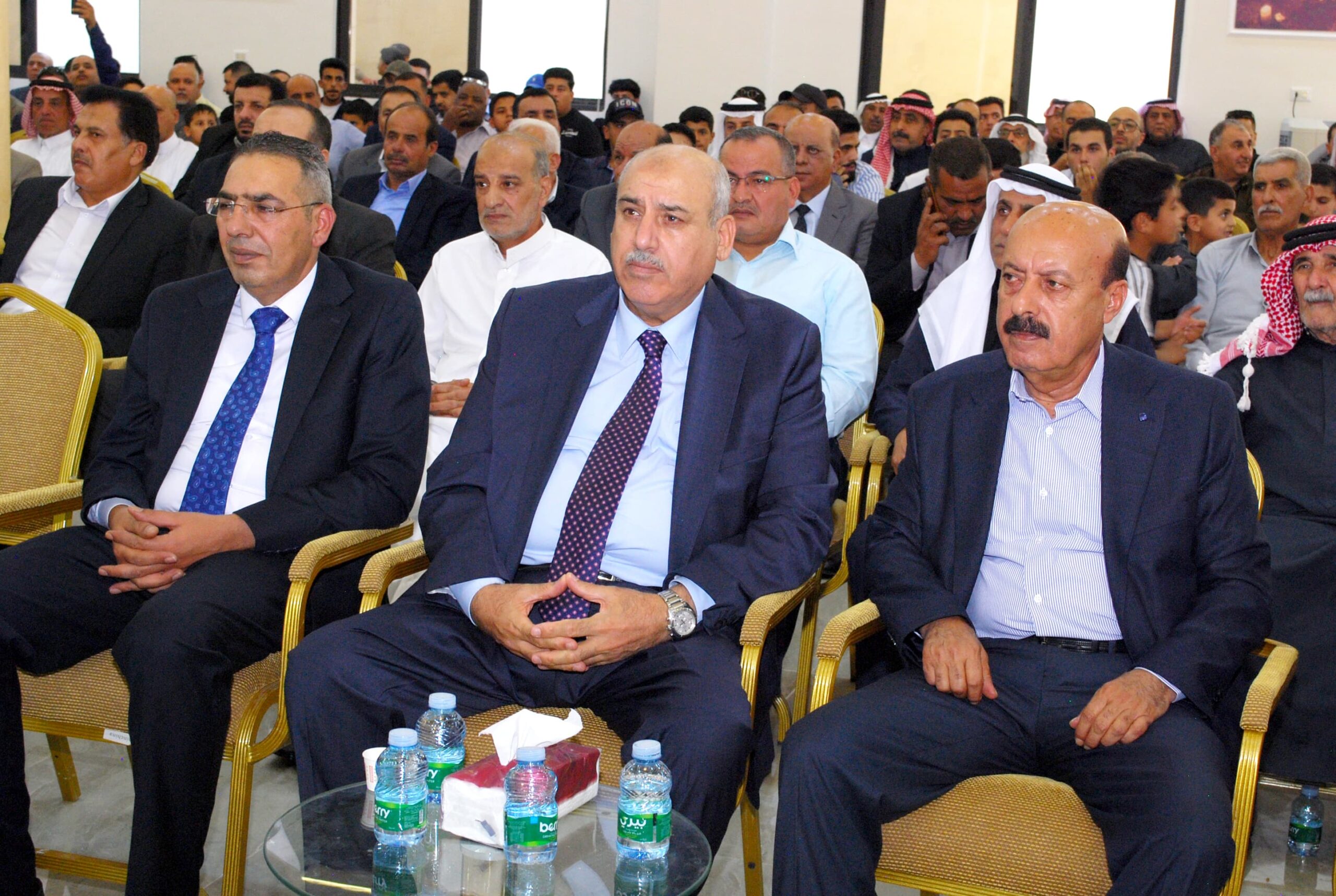 صورة حول : رئيس النواب يشارك عشائر الدعجة الاحتفال بالأعياد الوطنية رئيس النواب يشارك عشائر الدعجة الاحتفال بالأعياد الوطنية