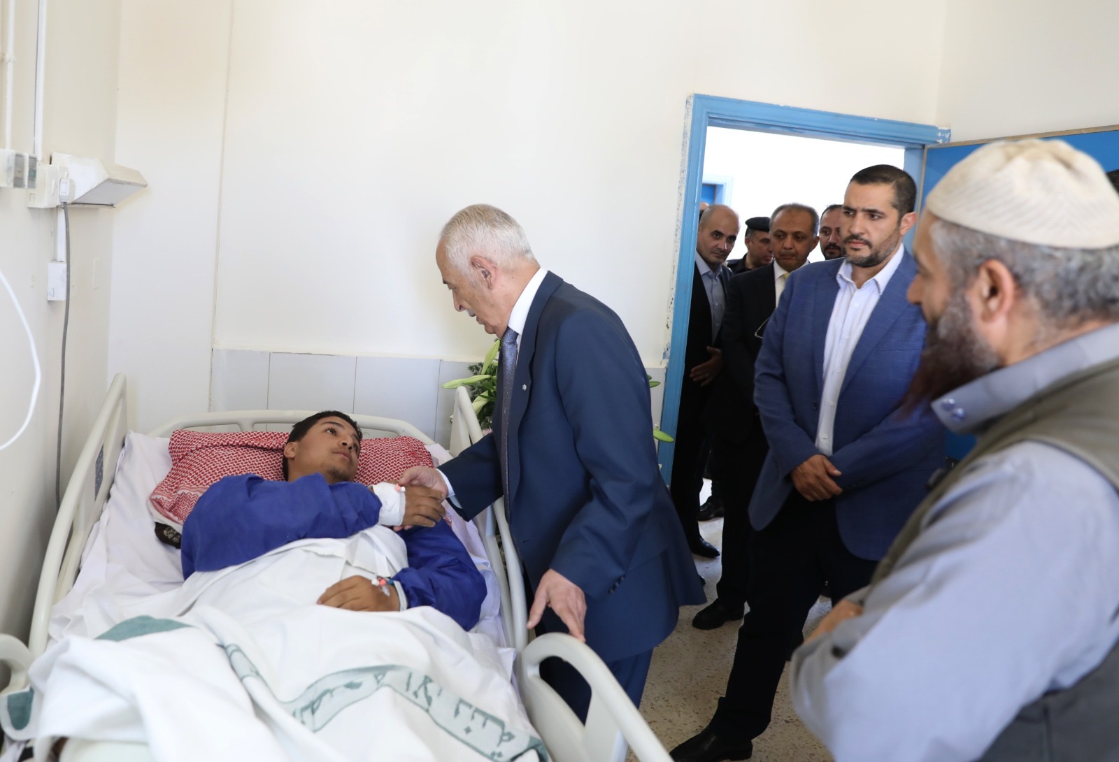 مندوبا عن الملك وولي العهد.. العيسوي يعزي بوفاة الشاب الدماسي إثر حادثة المدرج الروماني وينقل تمنياتهما بالشفاء للمصاب طريش