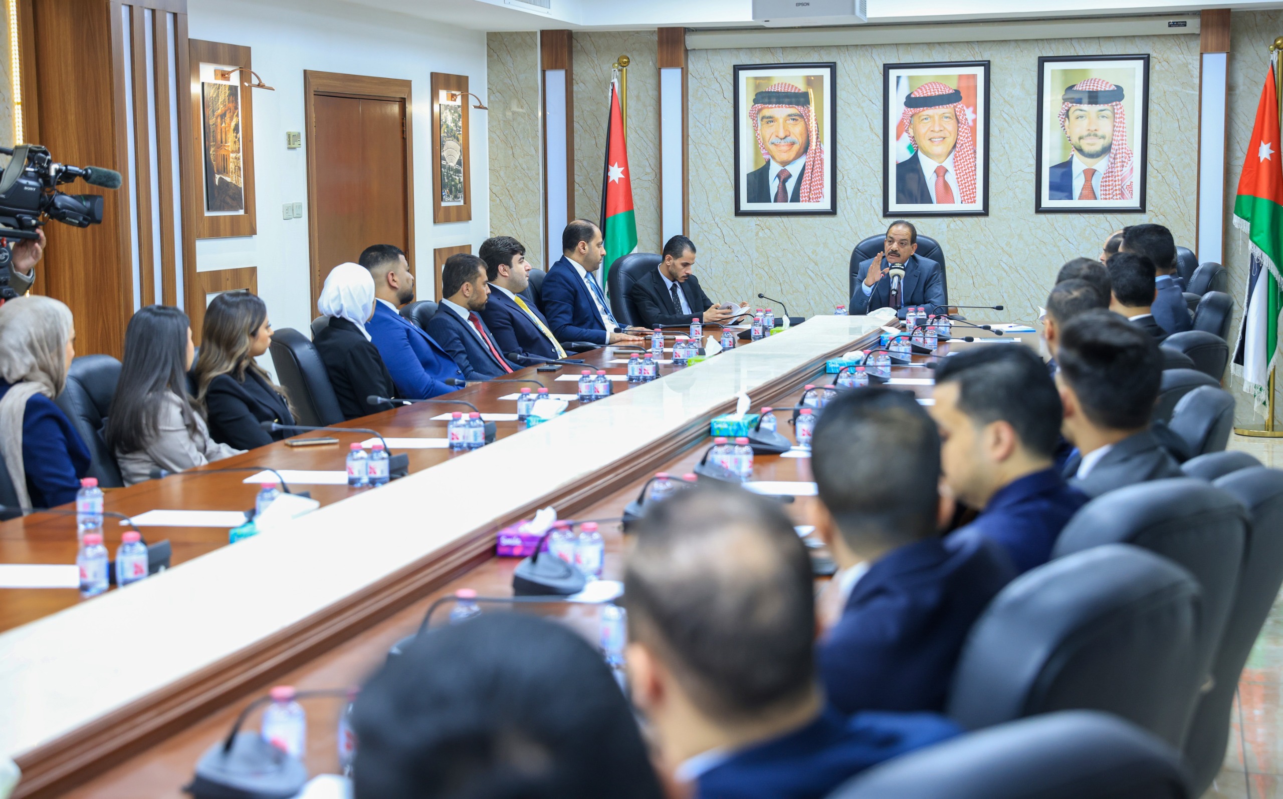 صورة حول : السعايدة يلتقي طلبة المعهد القضائي ويستعرض الدور التشريعي والرقابي لمجلس النواب السعايدة يلتقي طلبة المعهد القضائي ويستعرض الدور التشريعي والرقابي لمجلس النواب