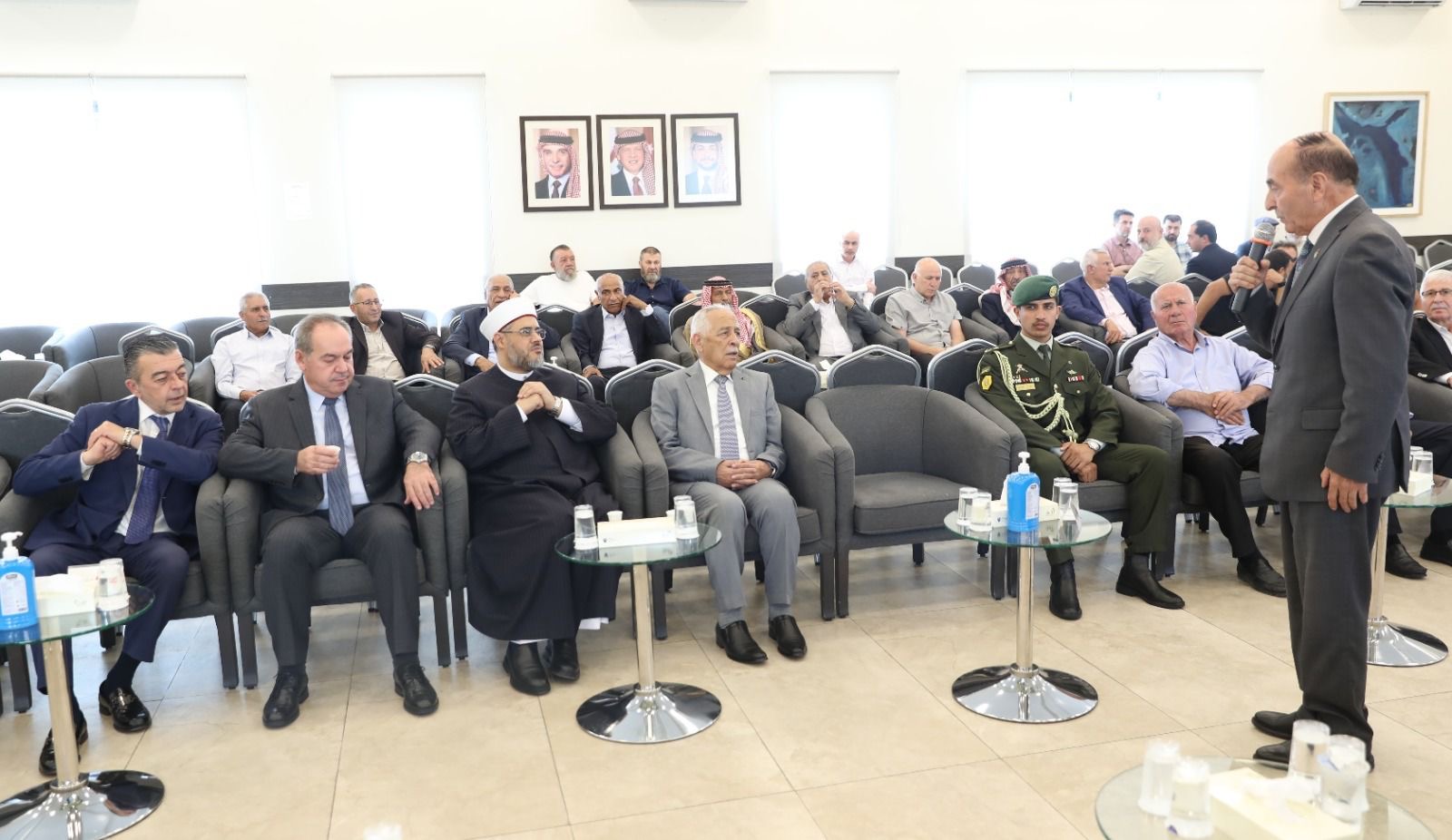 مندوبا عن الملك وولي العهد... العيسوي يعزي العضايلة وصوبر والحيفاوي والنوباني