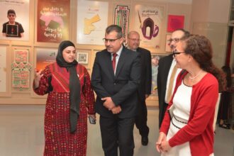 رئيس جامعة البترا وملحق التعاون العلمي الفرنسي يفتتحان المعرض السنوي "توق"
