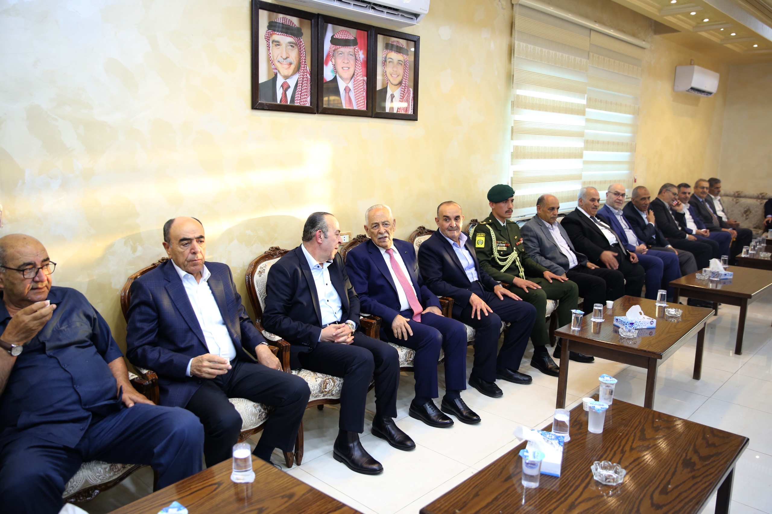 مندوبا عن الملك وولي العهد...العيسوي يعزي الوشاح والفريحات
