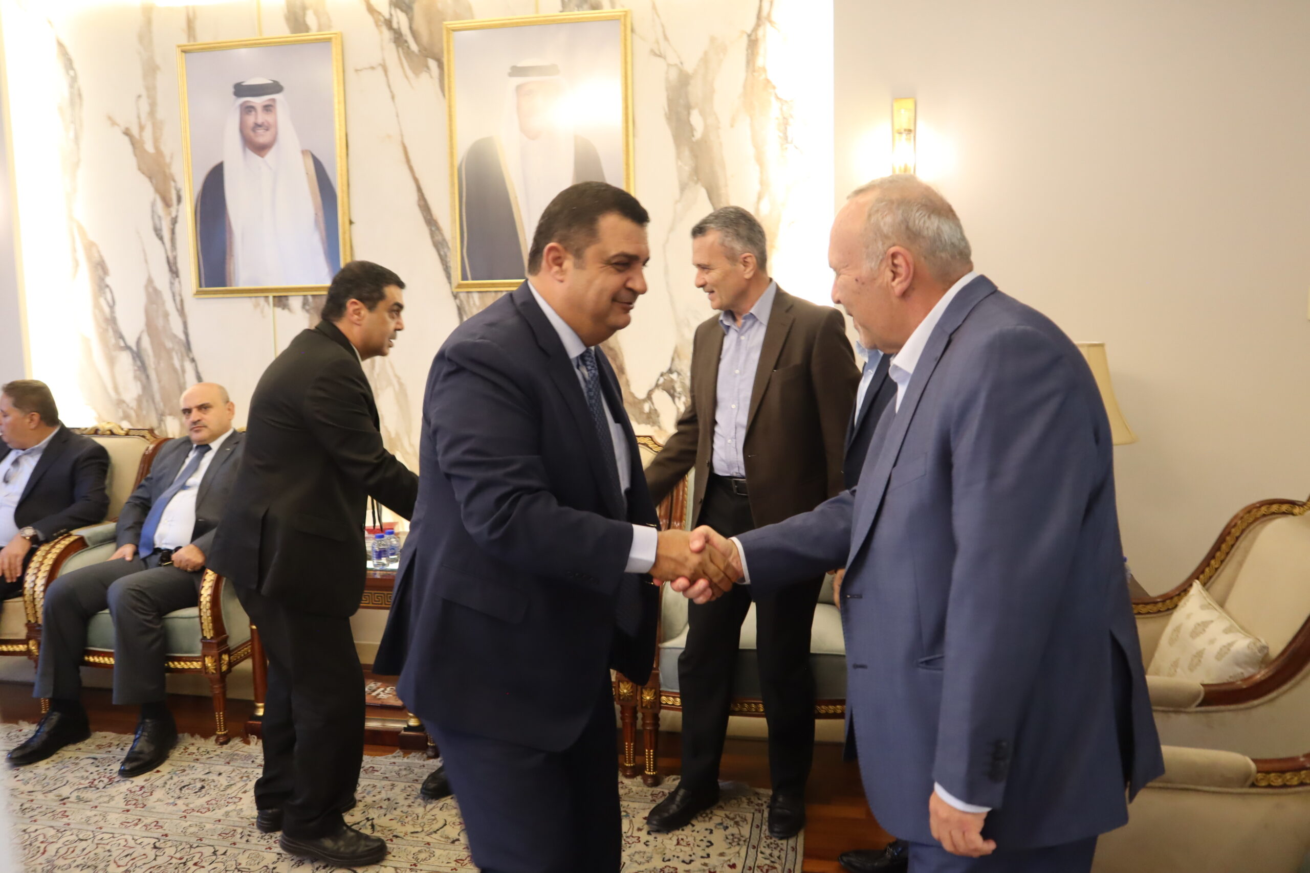 سفارة قطر في الأردن تستقبل المعزين بوفاة الأمير الوالد الشيخ حمد بن خليفة آل ثاني