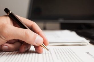 بين النقد البناء ومسؤولية الكلمة