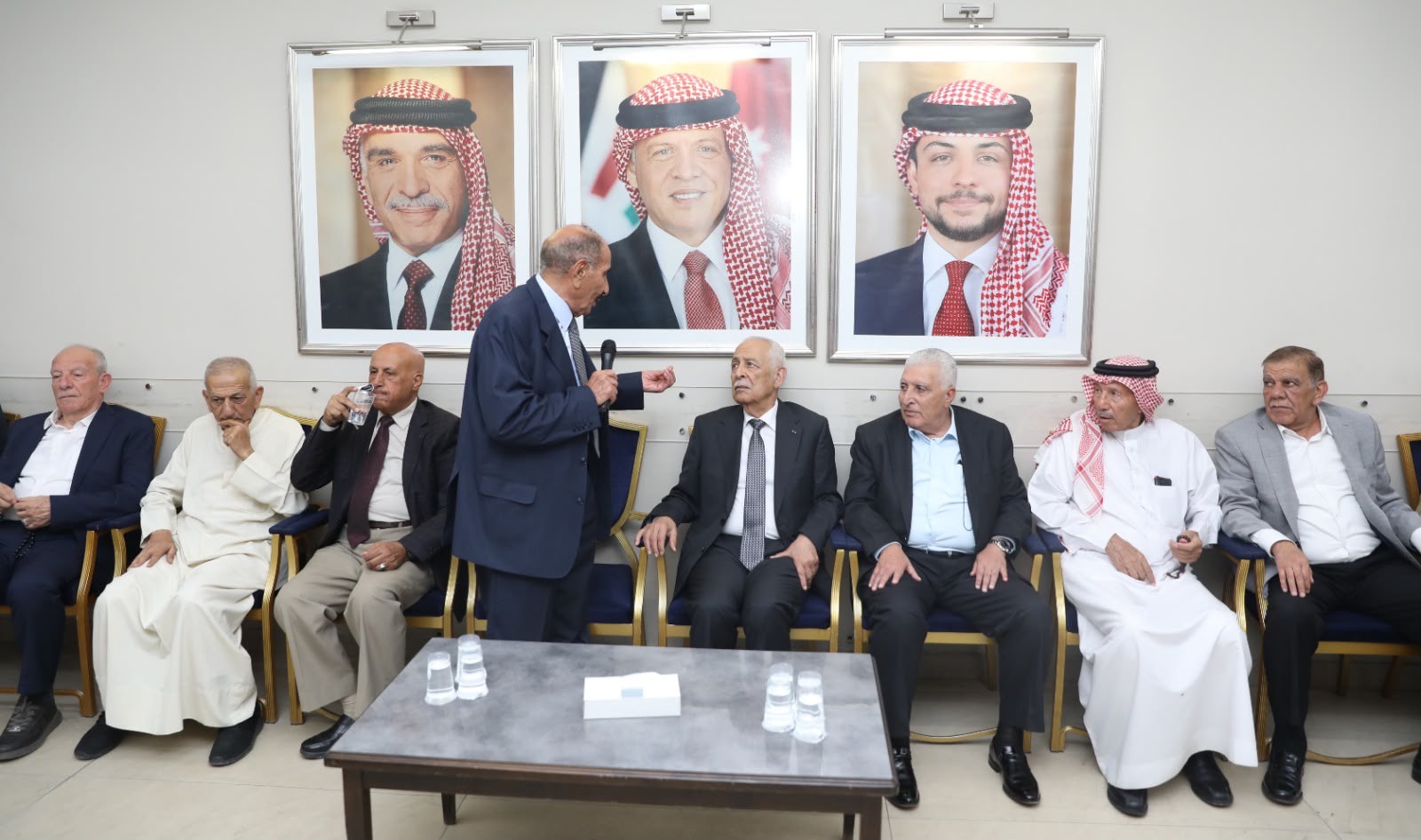مندوبا عن الملك وولي العهد.. العيسوي يعزي عشائر حتر والهويدي والطراونة