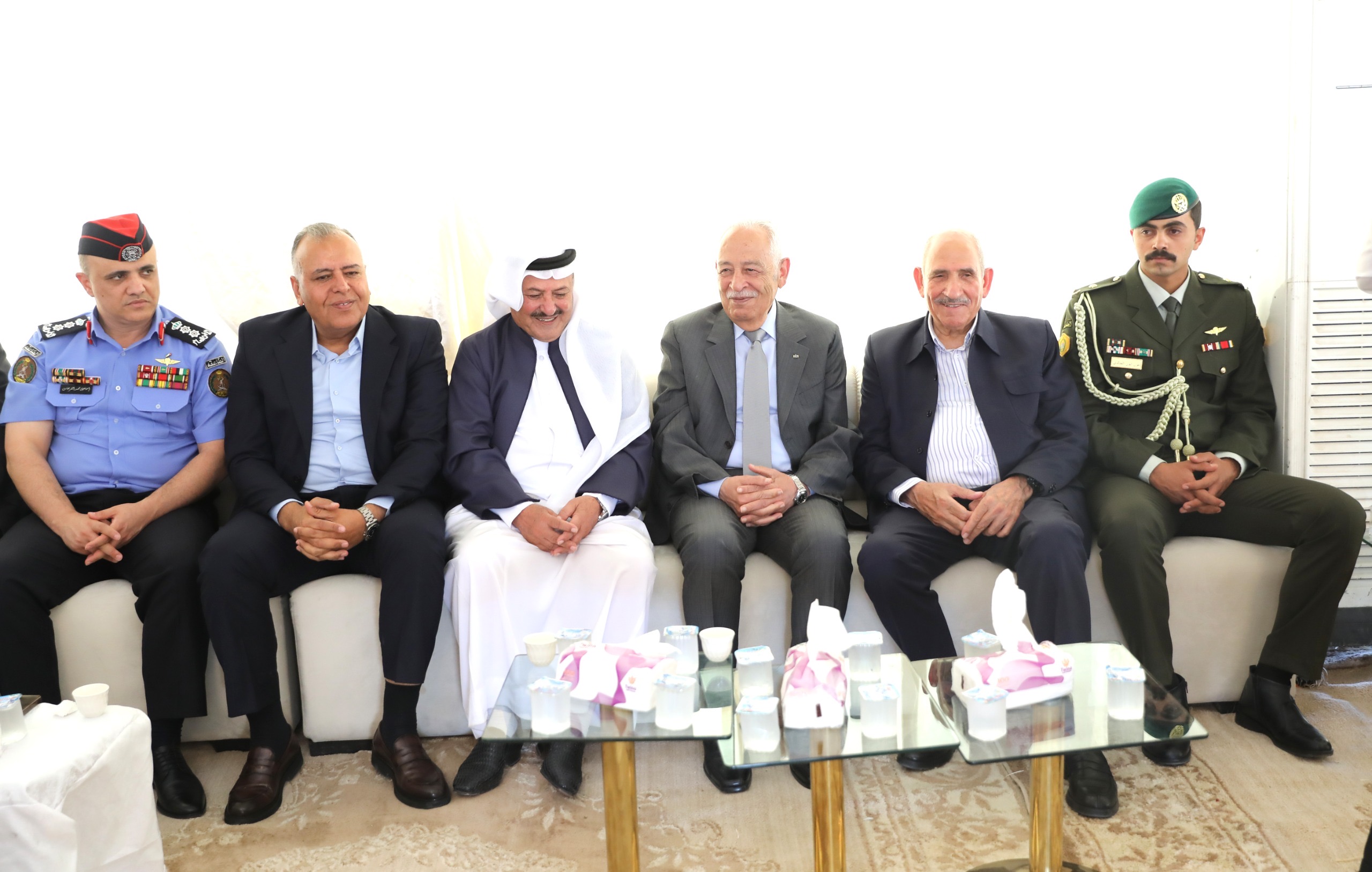 مندوبا عن الملك وولي العهد.. العيسوي يعزي المعايعة وعكروش