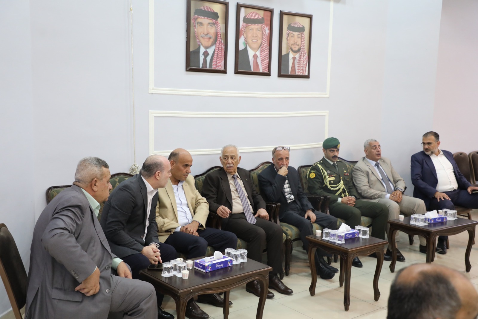 مندوبا عن الملك وولي العهد.. العيسوي يعزي الرواحنة والنمر