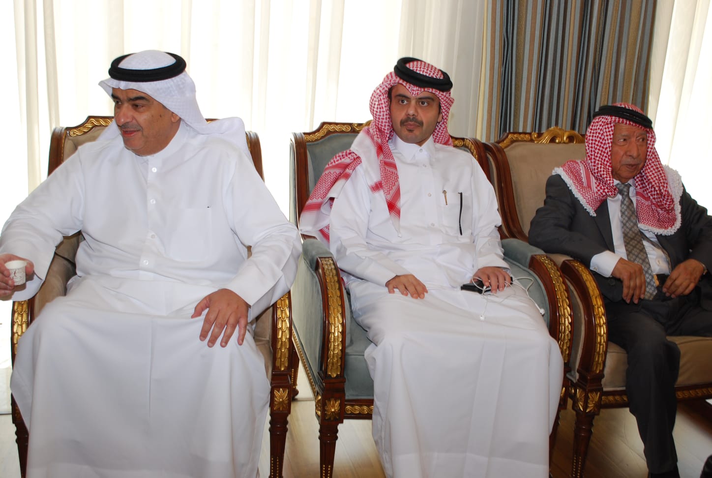 سفارة قطر في الأردن تستقبل المعزين بوفاة الأمير الوالد الشيخ حمد بن خليفة آل ثاني