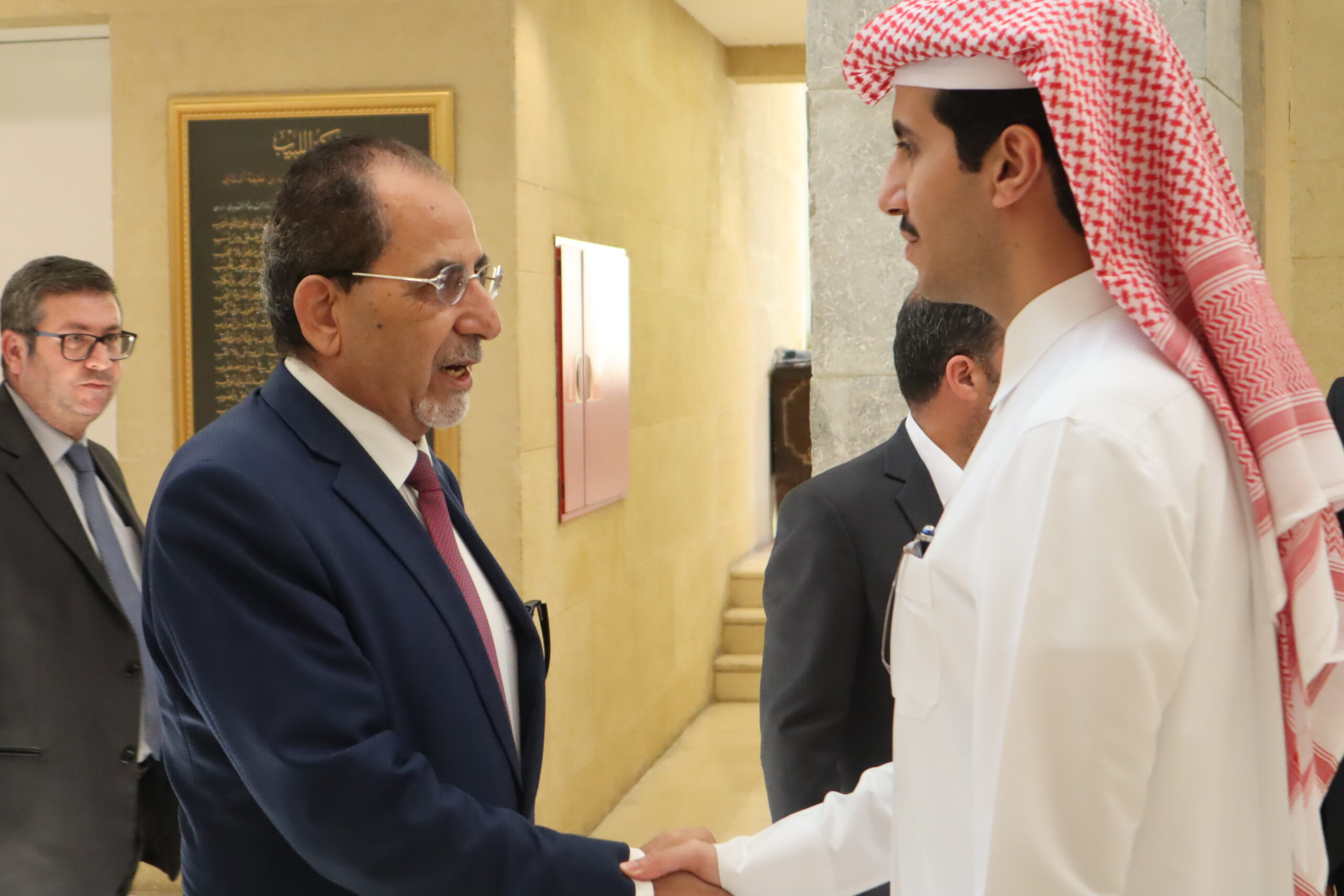 سفارة قطر في الأردن تستقبل المعزين بوفاة الأمير الوالد الشيخ حمد بن خليفة آل ثاني