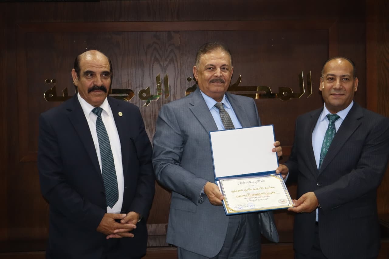 "اتحاد الكتاب" يكرّم عددا من الصحافيين والعاملين بالإعلام