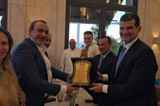 شركة الحوسبة الصحية الدولية تكرّم السيد غسان اللحام