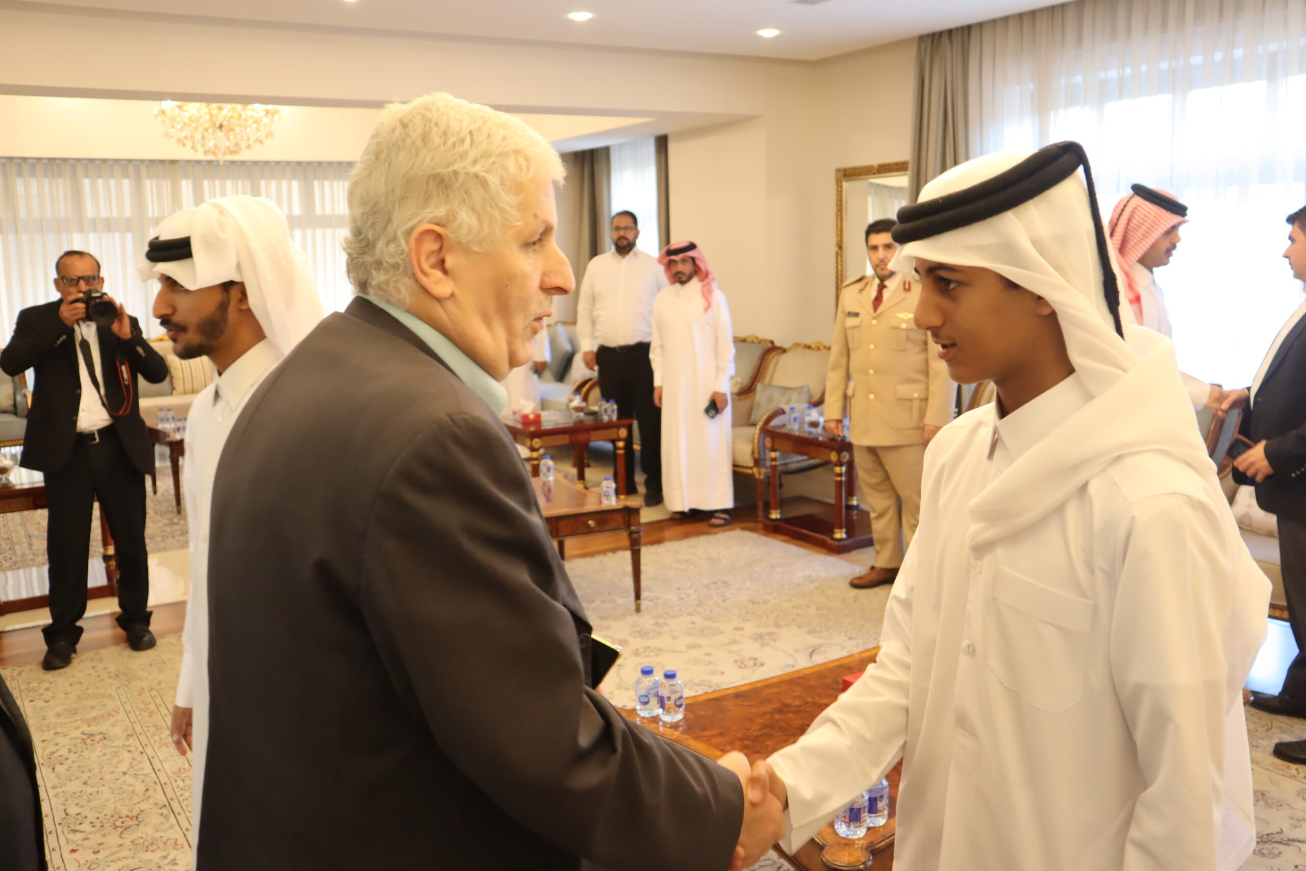سفارة قطر في الأردن تستقبل المعزين بوفاة الأمير الوالد الشيخ حمد بن خليفة آل ثاني
