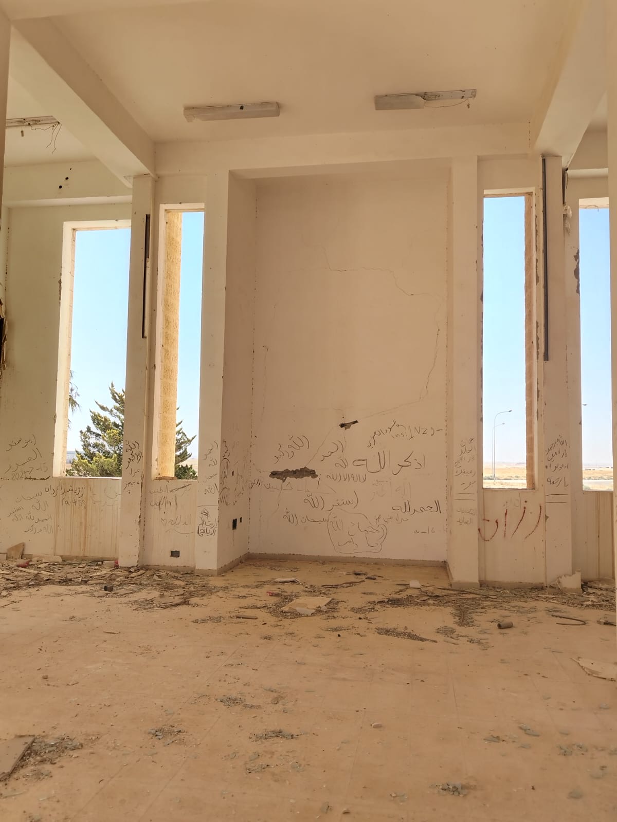 شكوى من تحول مسجد مهجور شرق مطار الملكة علياء إلى بؤرة للعبث والمخالفات.. ومناشدة للأوقاف للتدخل